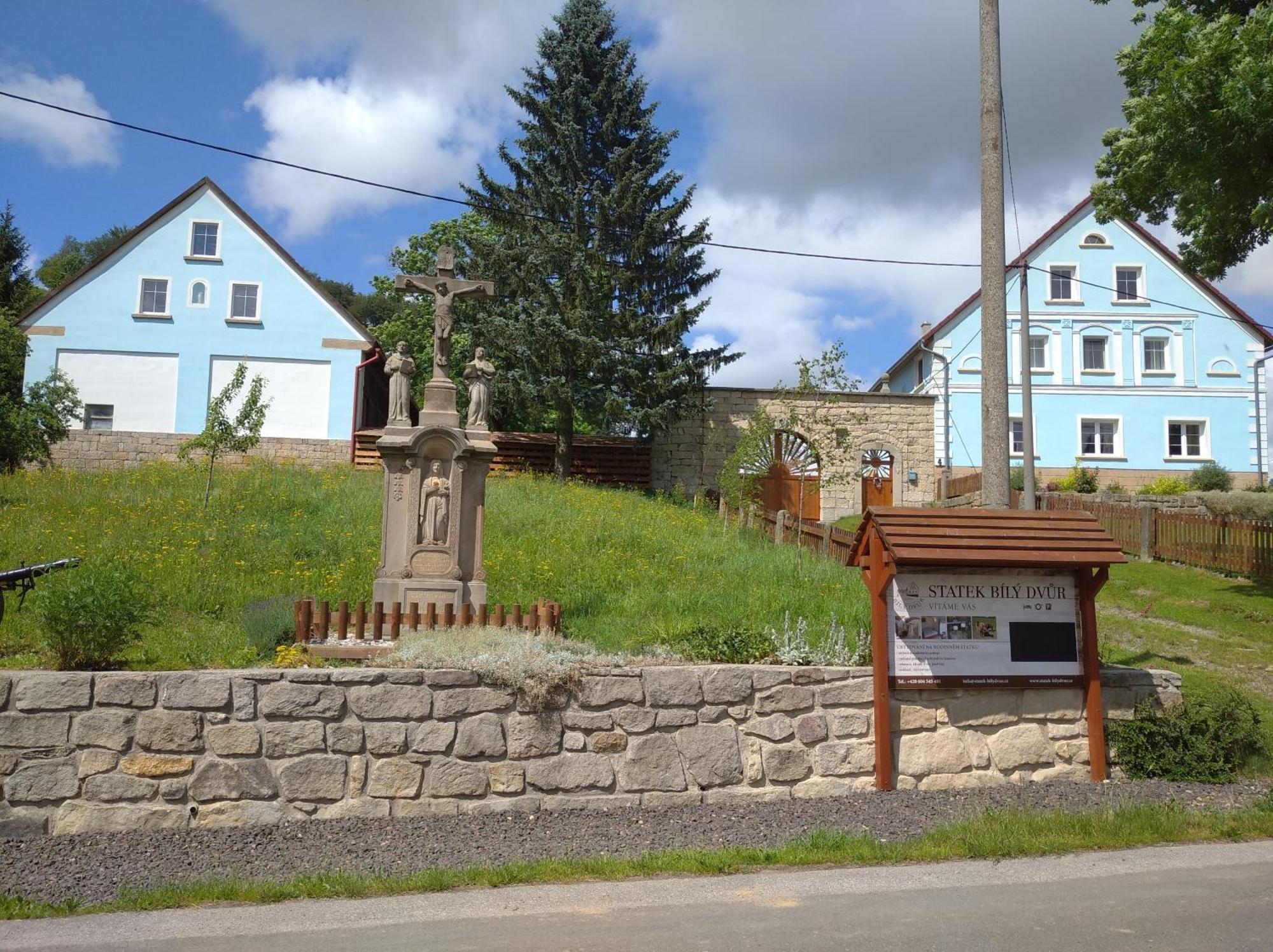Hotel Statek Bily Dvur - Bely Machov Exterior foto